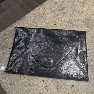 Harlow Signature Envelope Clutch in Silver
BCBGMAXAZRIA